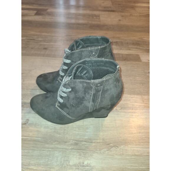 Cato size 7 women's gray faux suede booties - Picture 3 of 6